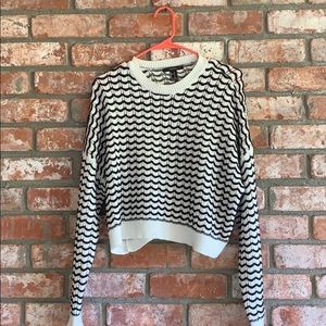 nwot forever 21 black and white scalloped sweater